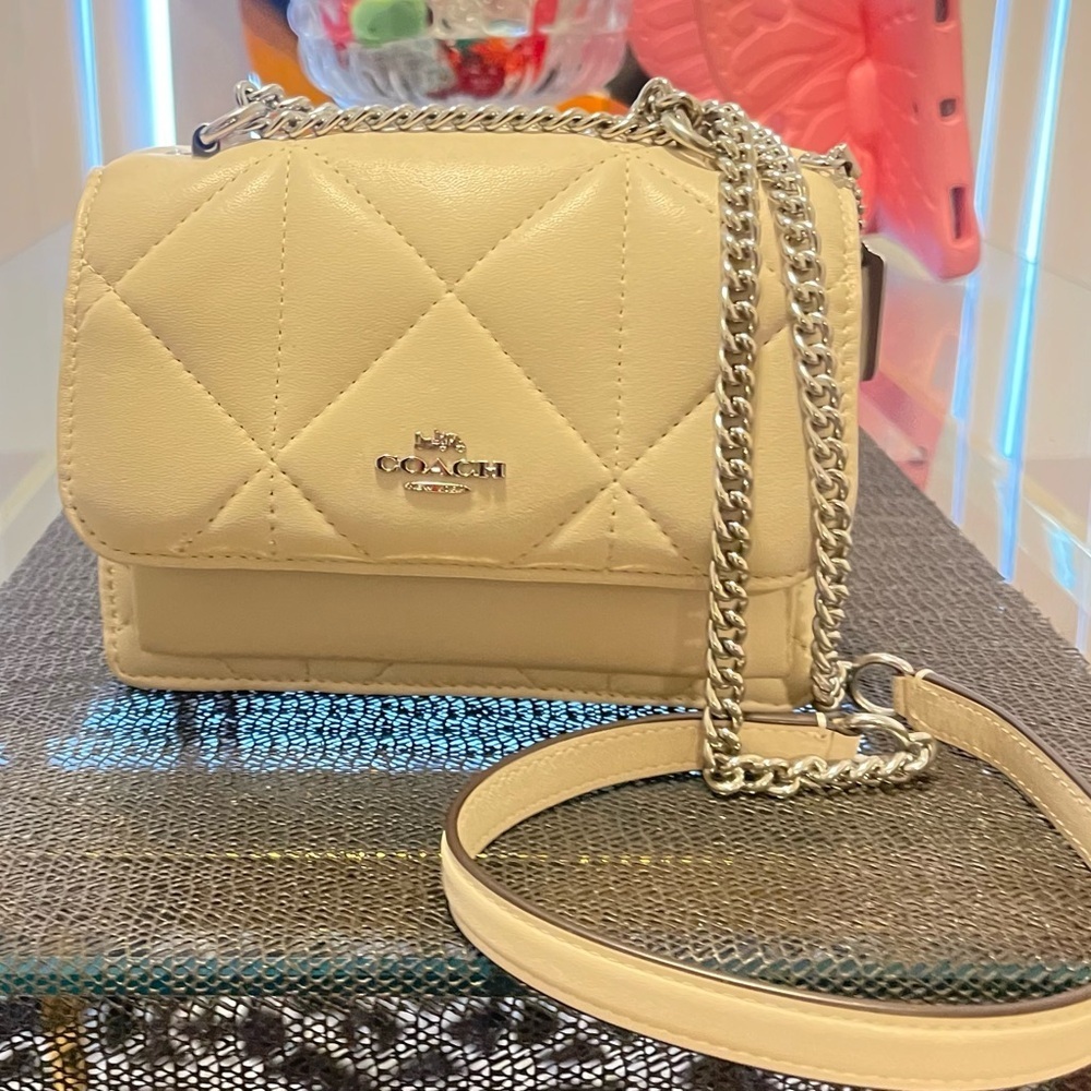 Coach Elegant White Quilted Shoulder Bag - Picture 4 of 8